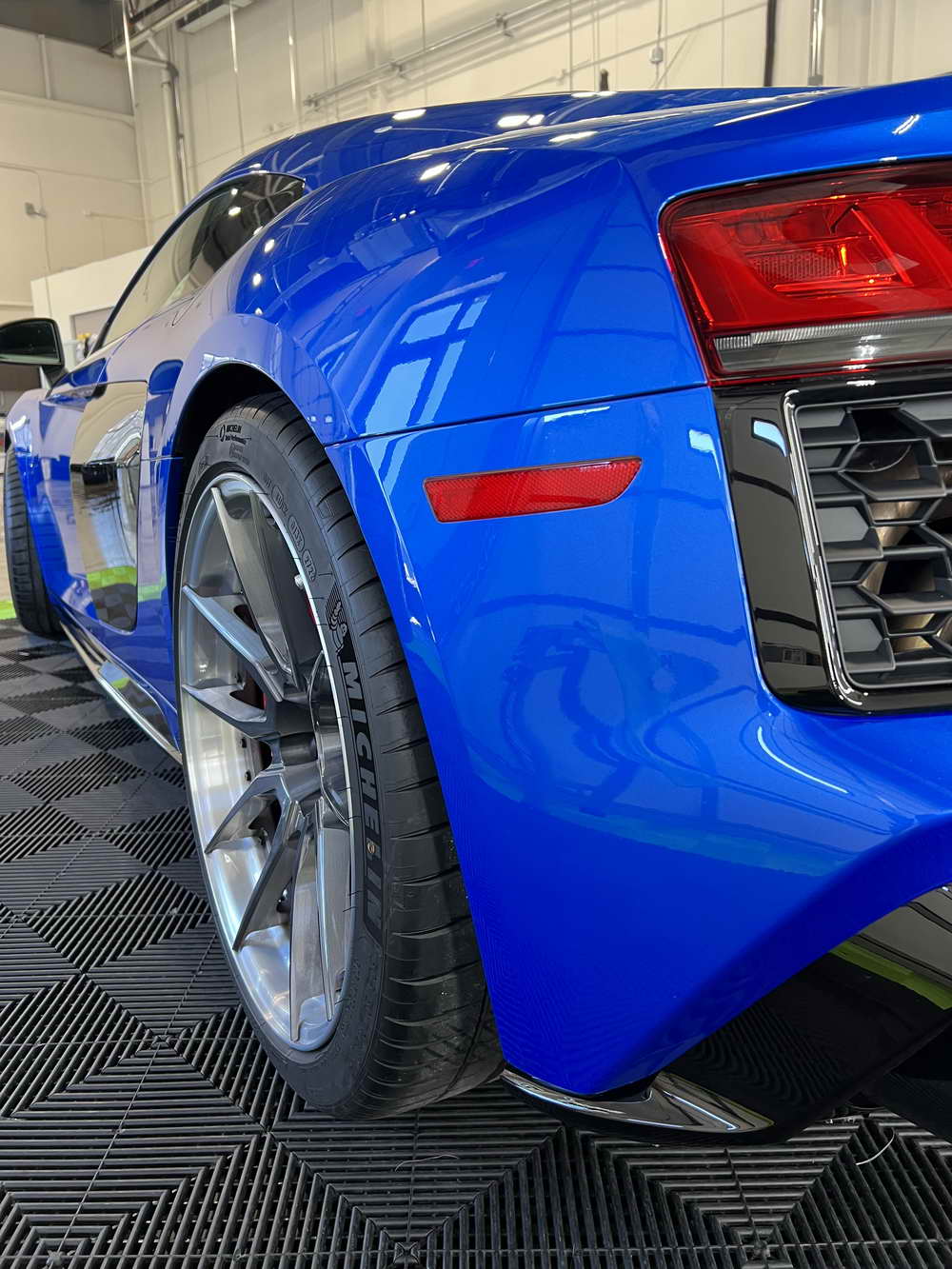 Audi R8 full body PPF with black PPF mirrors-05
